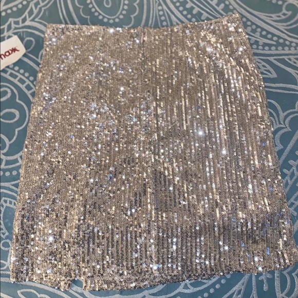 SOLD🥳 LOVE ON A HANGER- Sequin Skirt - Picture 3 of 6